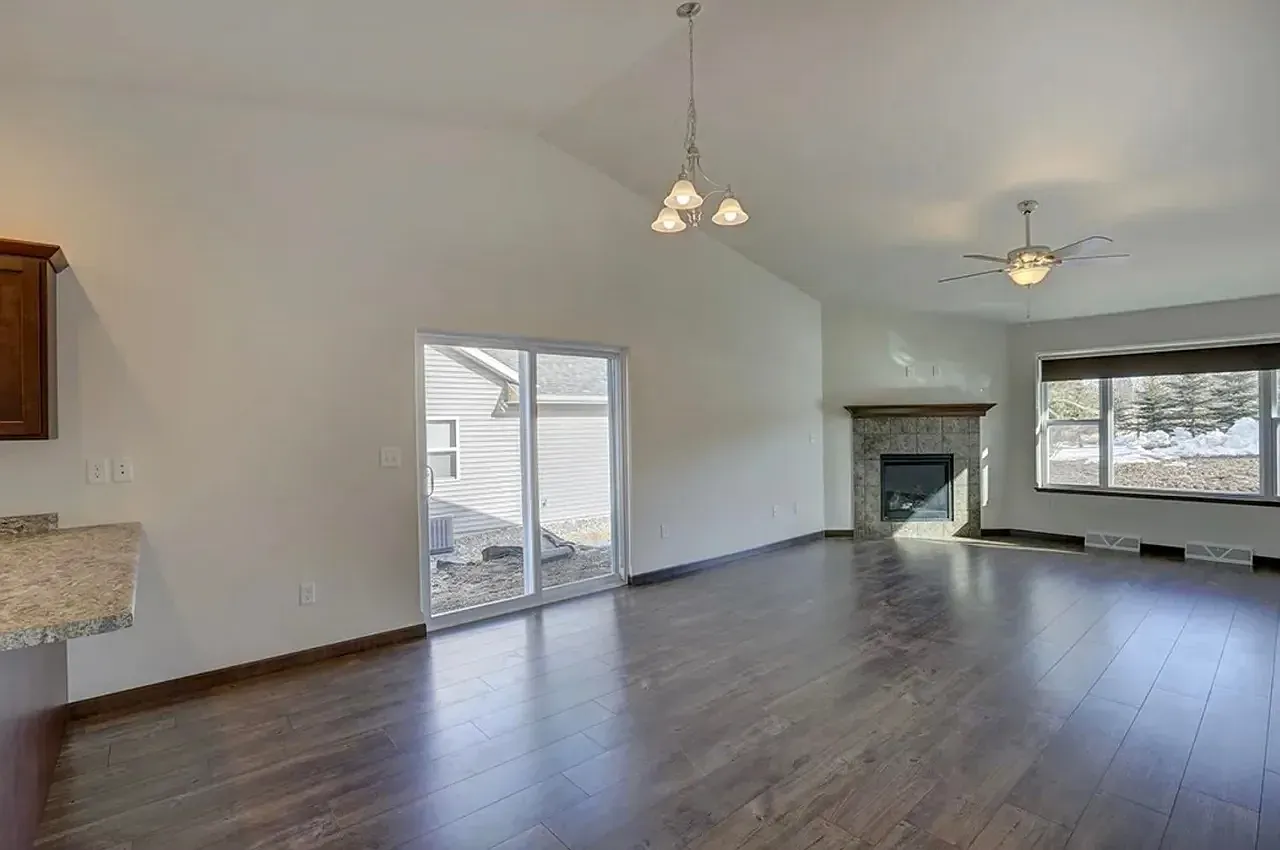 2 bed, 1134 sqft, $1,750 — Photo 3