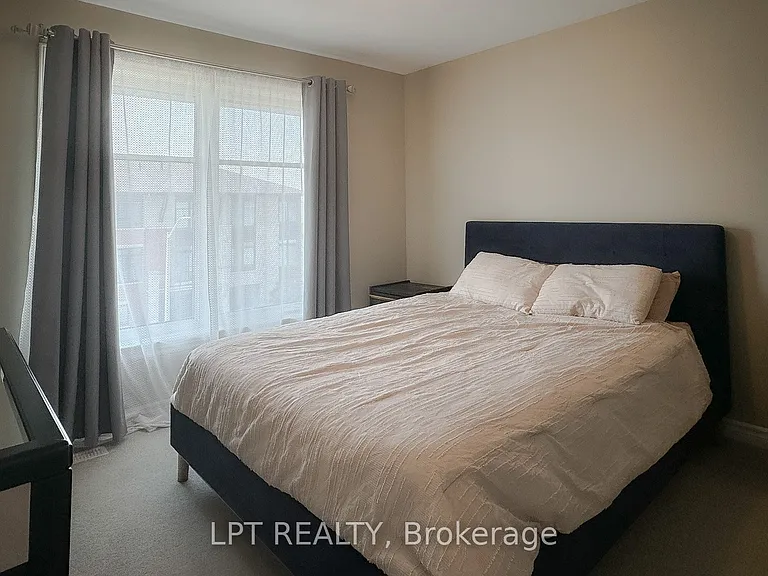 552 Labrador Cres — Photo 18