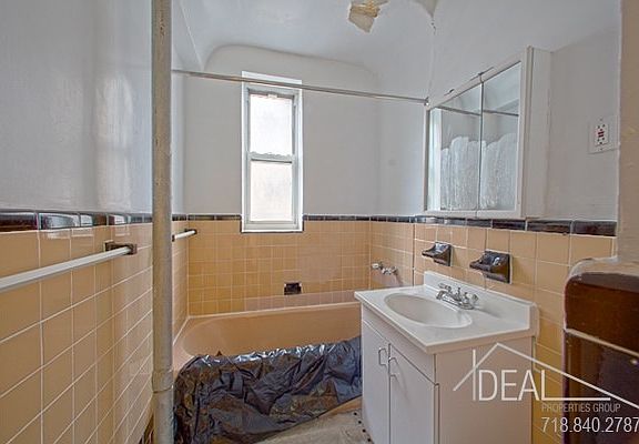 4th image of 201 E 18th St APT 4G
