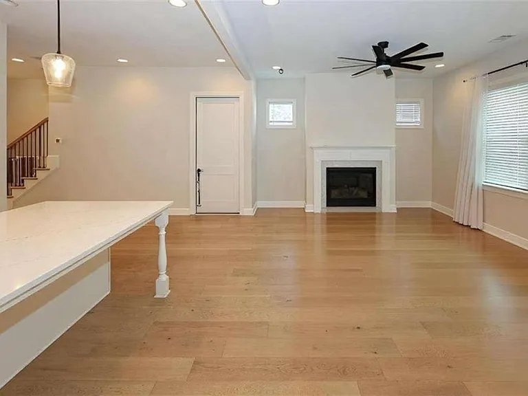 1860 Commons Pl NW — Photo 7
