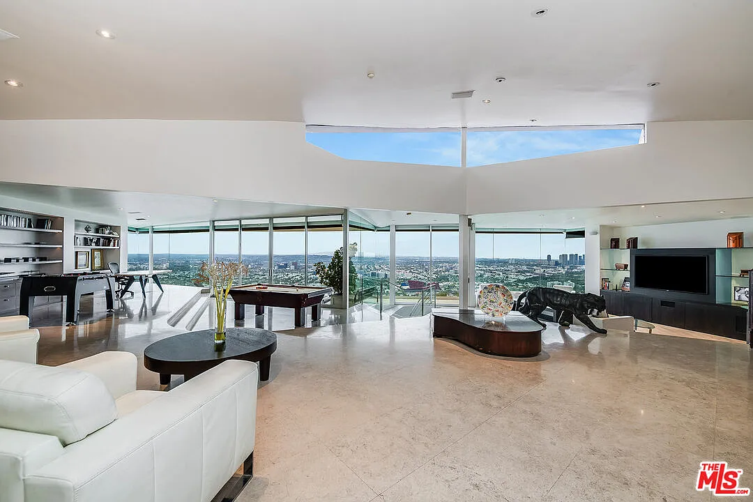 4 bed, 4.0 bath, 5376 sqft, $30,000 — Photo 3