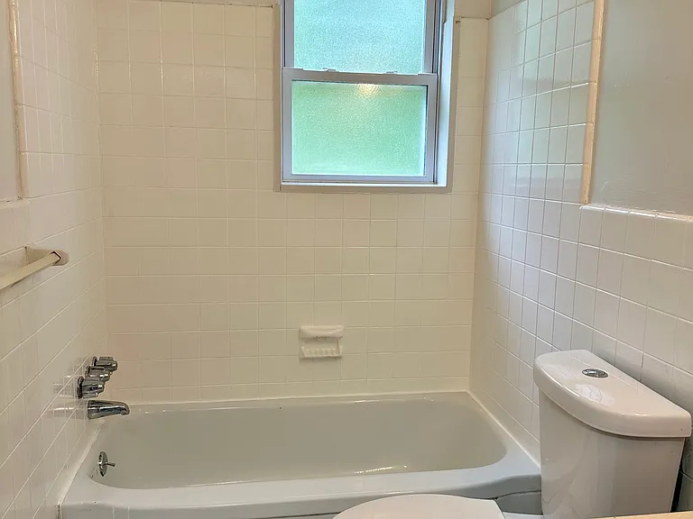 320 S Swarthmore Ave #B2 — Photo 12