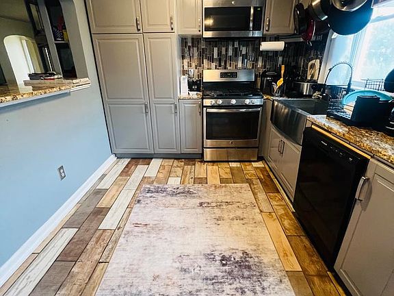 5th image of 807 Brighton St