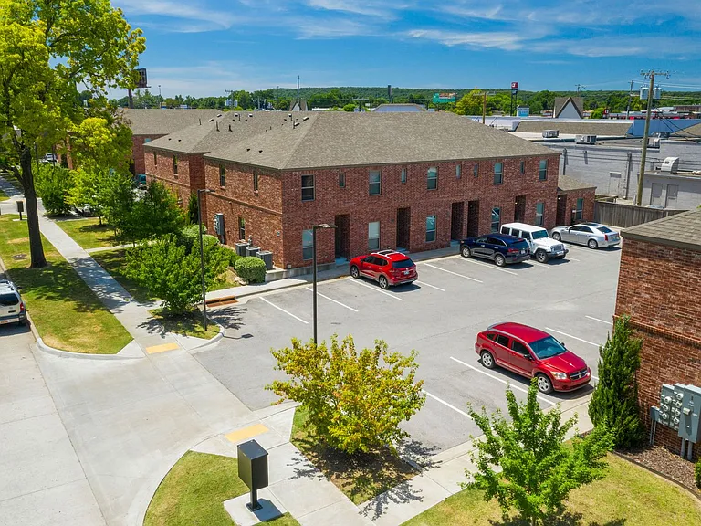 Pin Oak Townhomes — Photo 50
