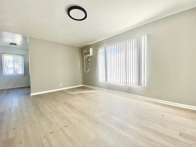 6019 8th Ave #1 — Photo 2