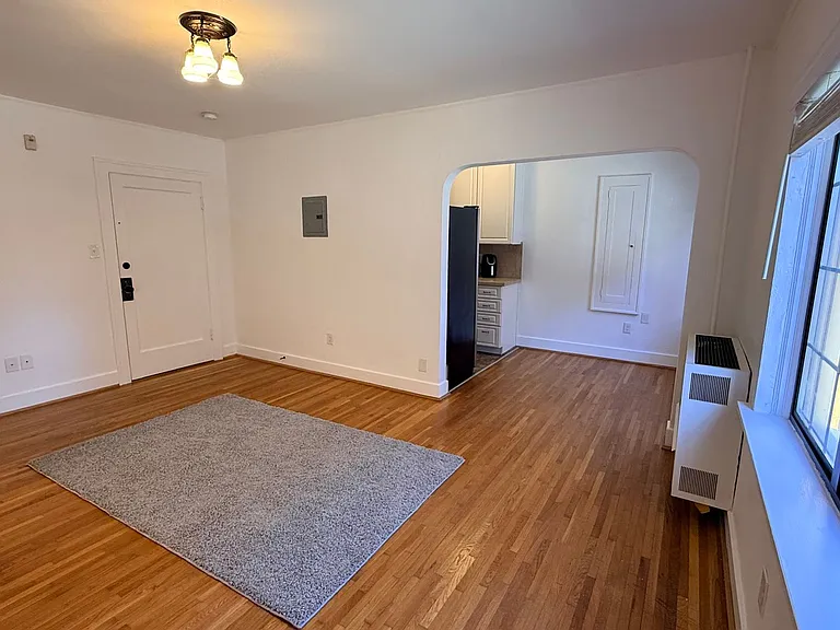 Fontana Court Apartments — Photo 25