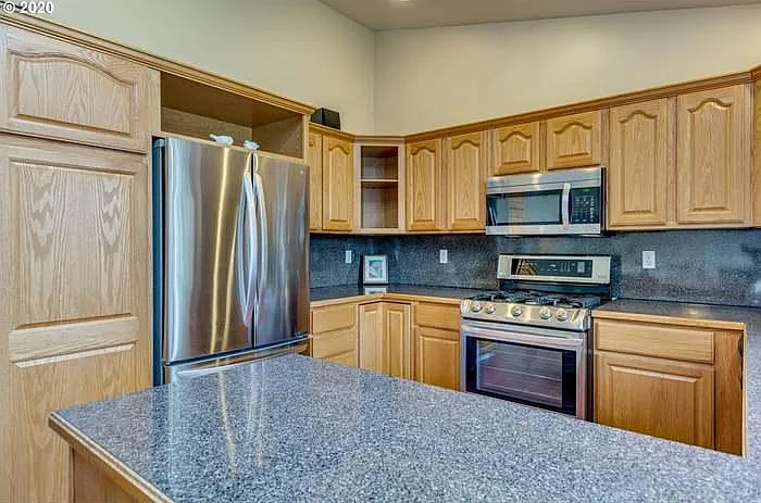 3 bed, 2.5 bath, 1663 sqft, $3,225 — Photo 4