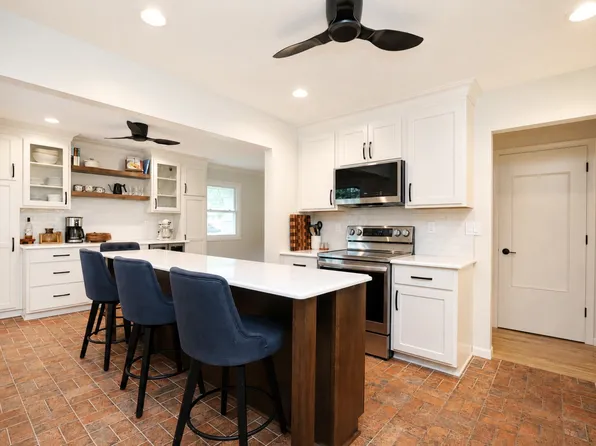4513 67th St, Urbandale, IA 50322