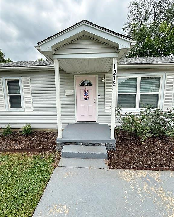 1st image of 1215 Carol Dr