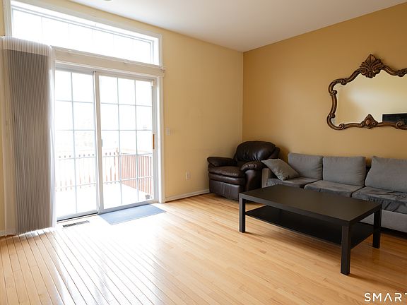 5th image of 291 Silverbrook Rd APT 4