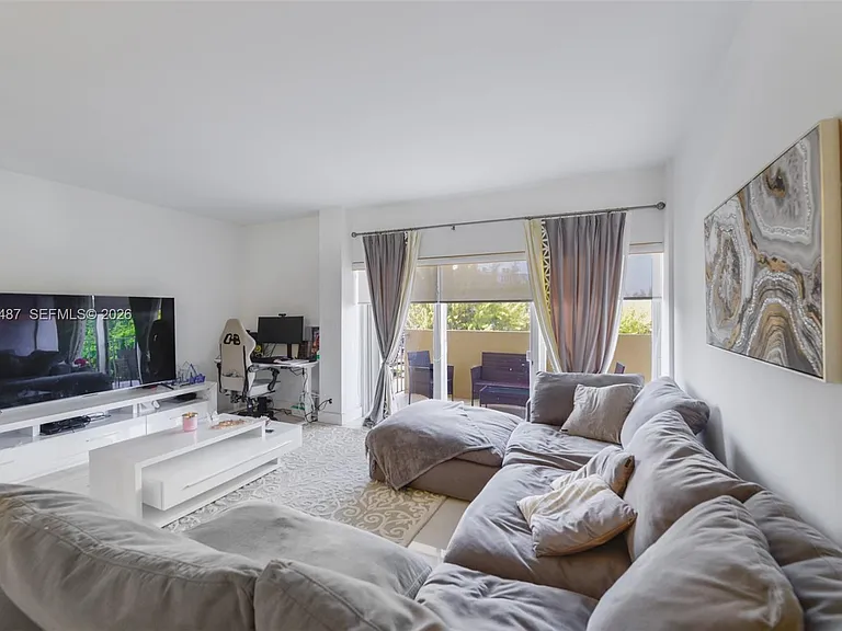 880 NE 69th St #5L — Photo 5