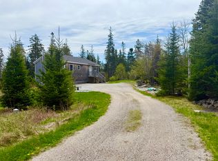 8 Berry Ln, Vinalhaven, ME 04863