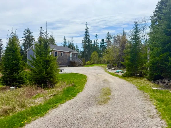 8 Berry Lane, Vinalhaven, ME 04863