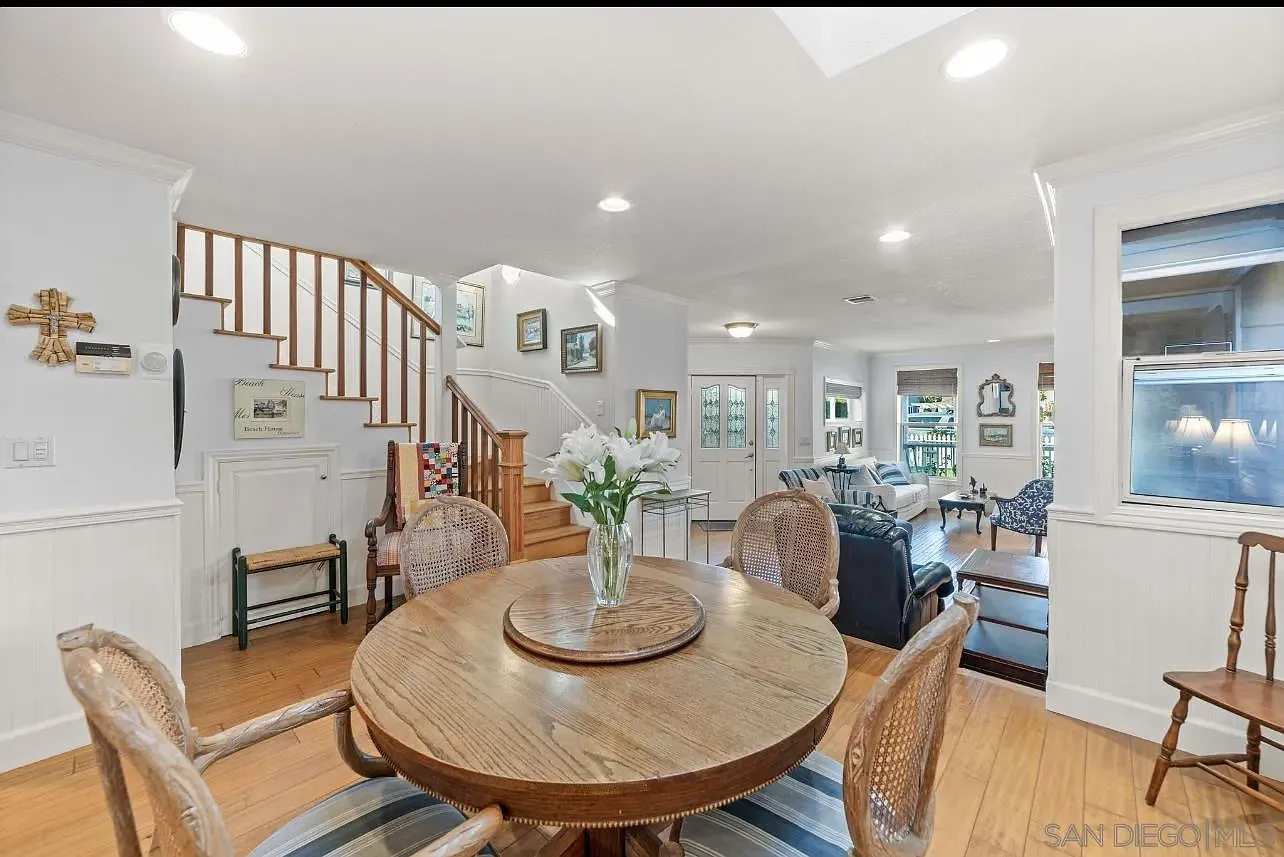 3 bed, 3.5 bath, 2515 sqft, $7,500 — Photo 3