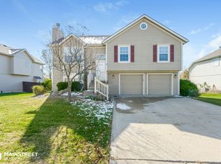 1607 Cove Dr, Raymore, MO 64083