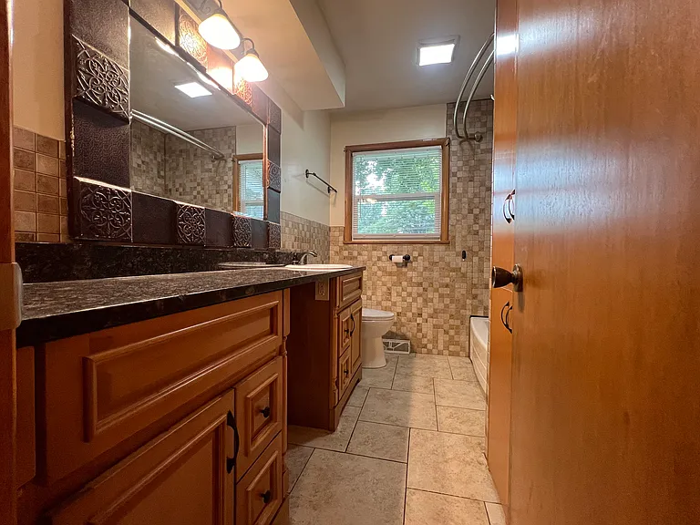 2250 S Virginia Ave — Photo 11