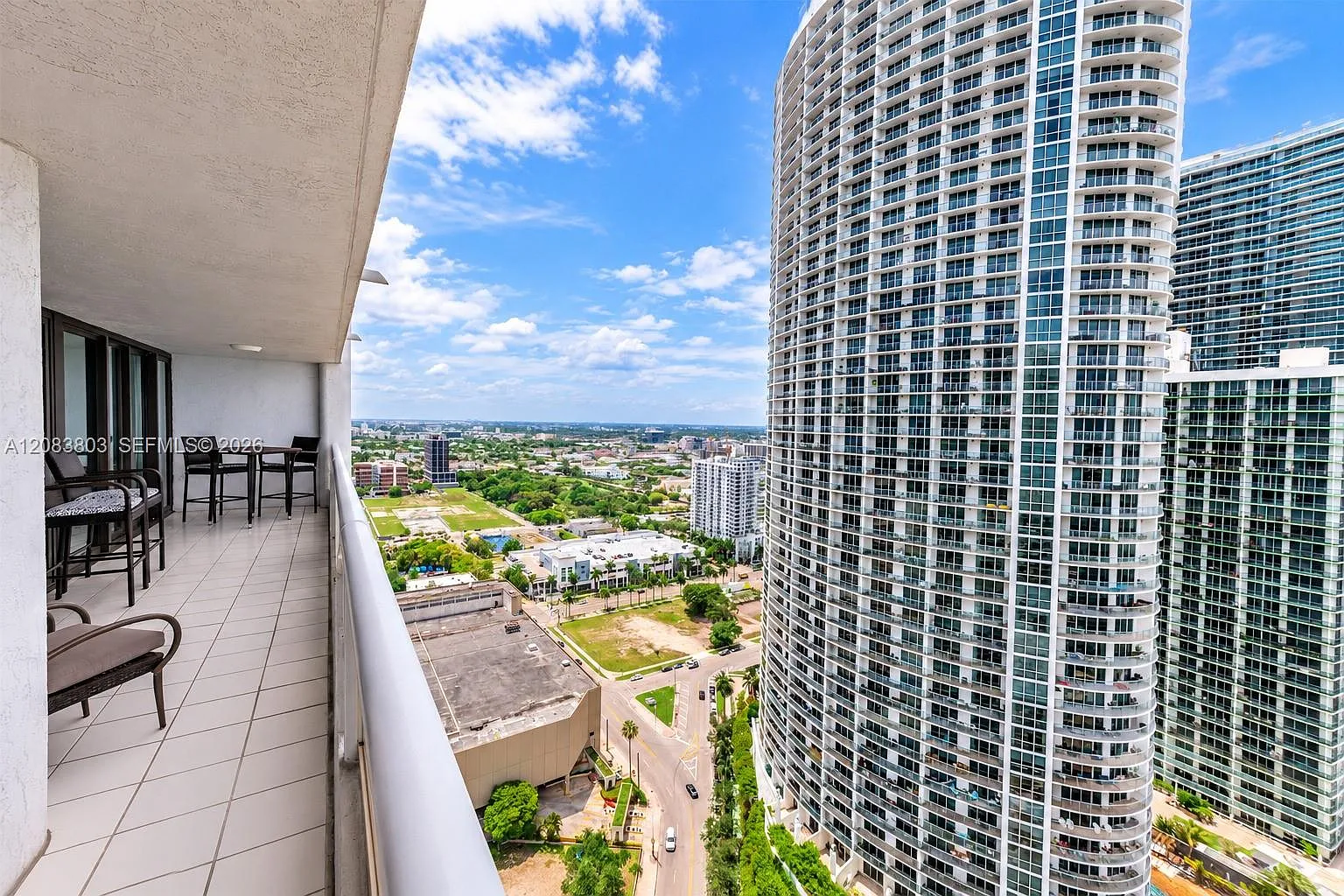 Venetia Condo — Photo 4