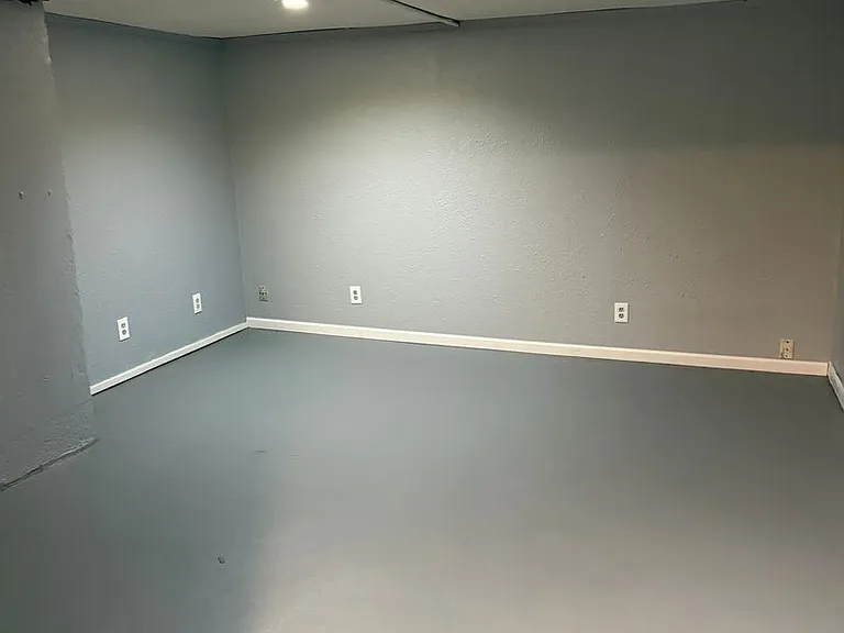 1150 Astoria Dr — Photo 17