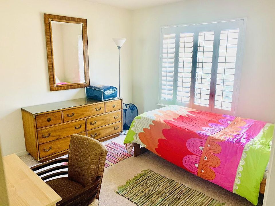 2nd image of 692 Freesia Dr