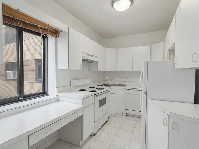 5056 N Marine Dr #A5 — Photo 3