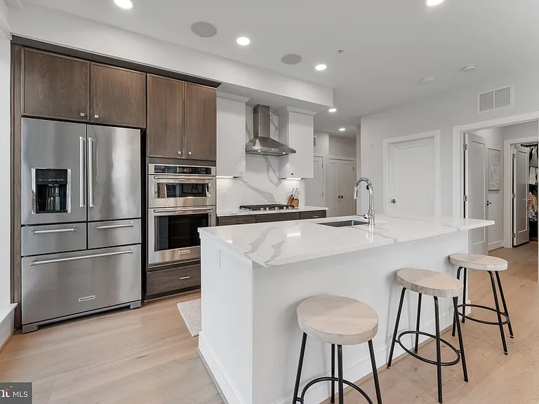 635 Slaters Ln #306 — Photo 8