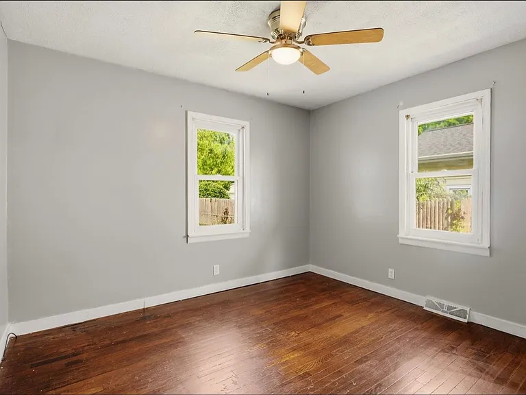 217 Alice St — Photo 9
