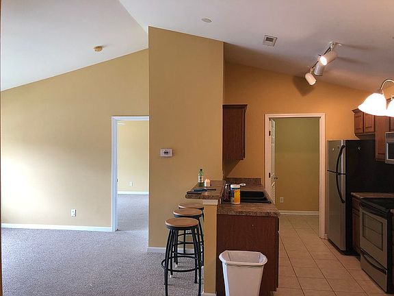 4th image of 4405 Jaybird Cir #206