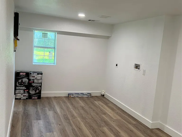 502 Independence St — Photo 4
