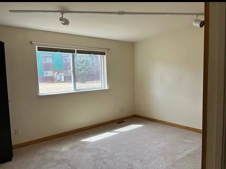 510 Redcliff Cir — Photo 4
