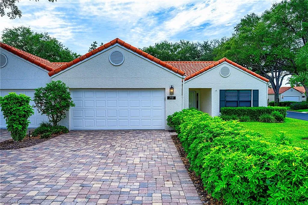 2 bed, 2.0 bath, 1343 sqft, $8,000 — Photo 3