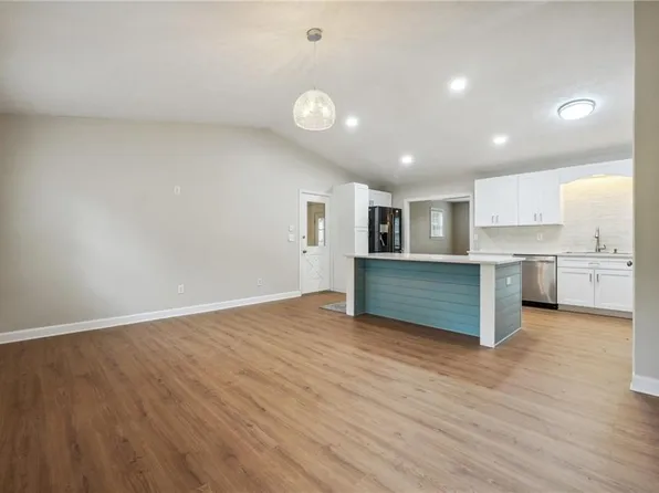 798 Bankshire Dr, Suwanee, GA 30024