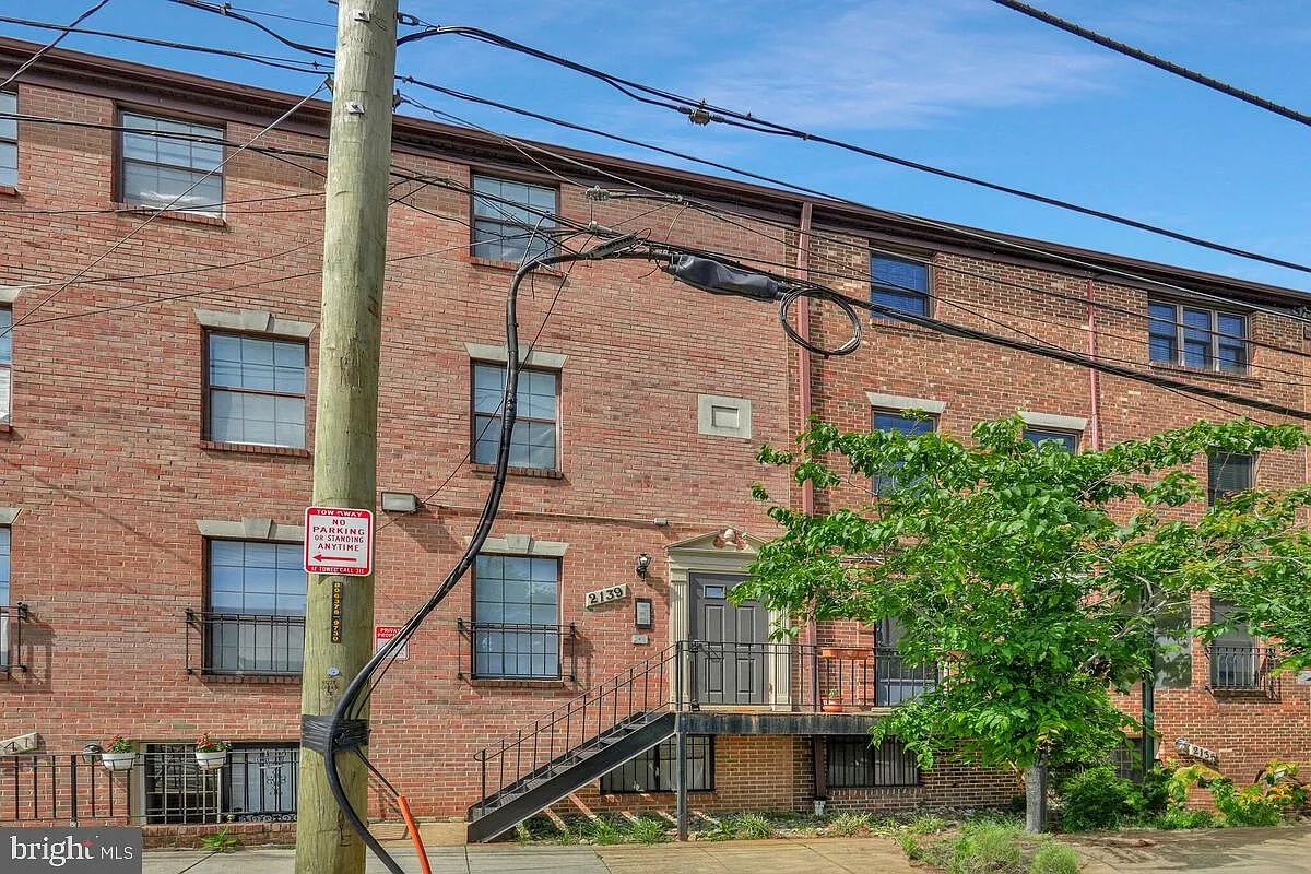 2139 Young St SE APT 101 photo 1