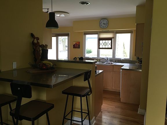 2nd image of 2913 Duchess Dr