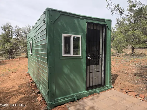 61 W Raney Rd, Ash Fork, AZ 86320