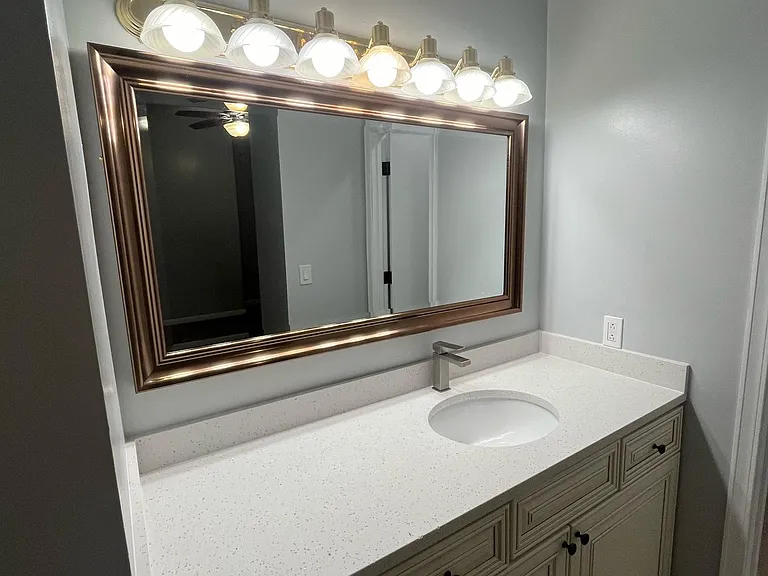 4319 Lindell Blvd #E — Photo 25