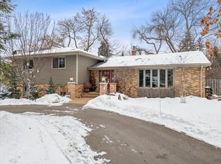 1081 Douglas Rd, Mendota Heights, MN 55118