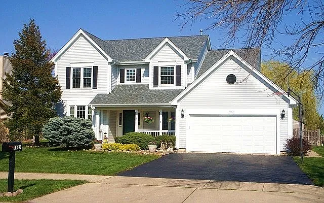1143 Stratford Ln photo 1