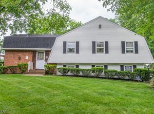 11 Eldorado Dr, Wayne, NJ 07470