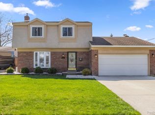 43921 Arlington Rd, Canton, MI 48187