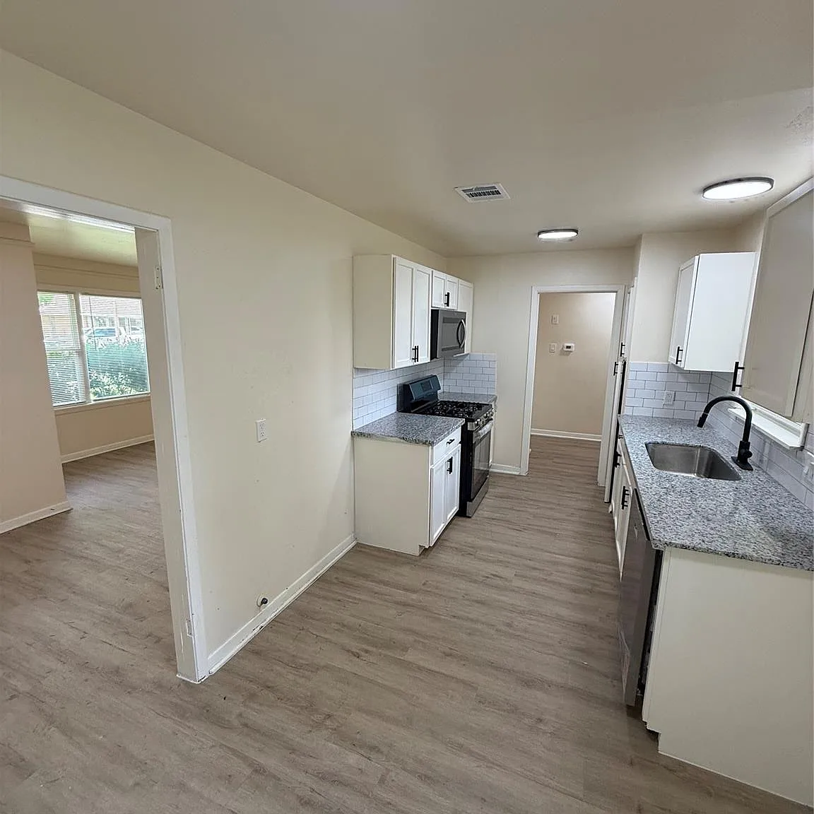 3 bed, 1.5 bath, 1377 sqft, $1,850 — Photo 3