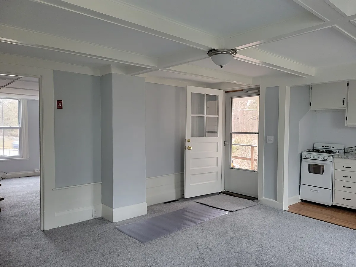 Building Photo - 106 Emerson Ave #C