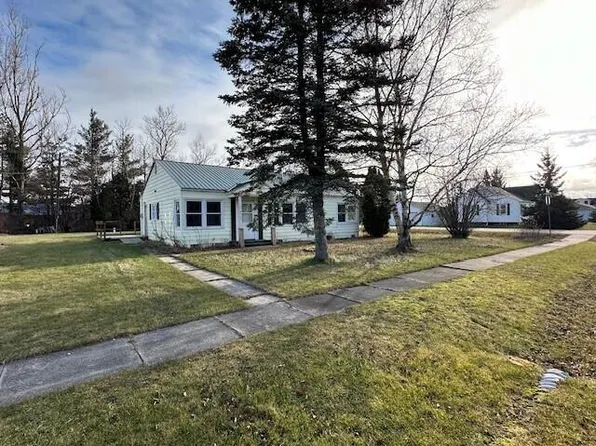 131 N Dewey St, Pickford, MI 49774