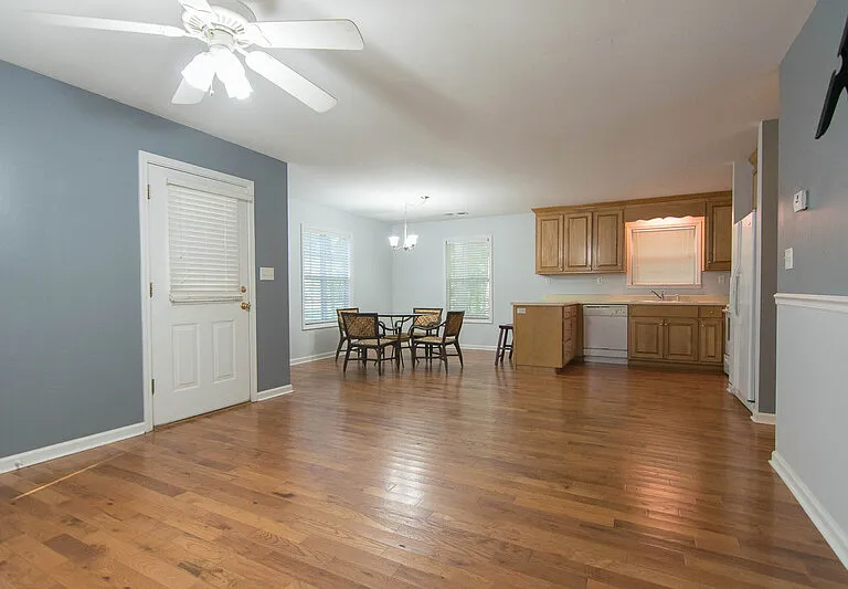 2354 Airport Dr — Photo 2