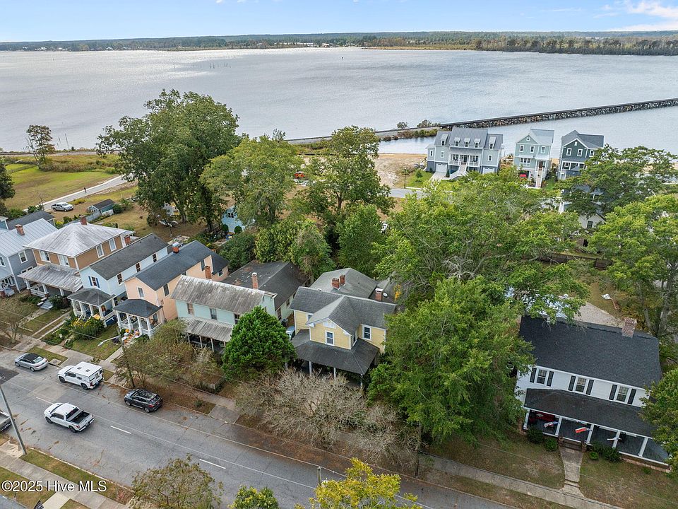 40th image of 609 E Main Street