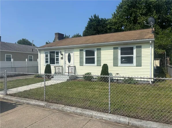 79 Memorial Dr, Pawtucket, RI 02860