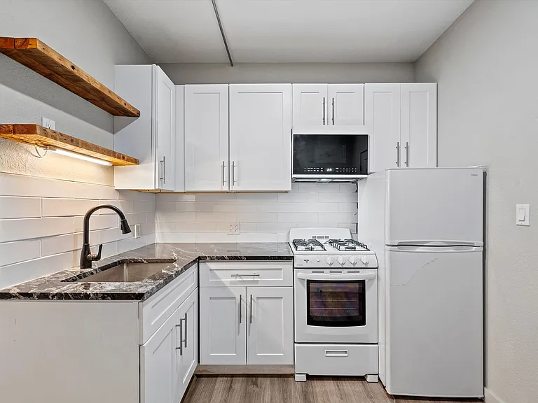 Penn Mor Apartments — Photo 4
