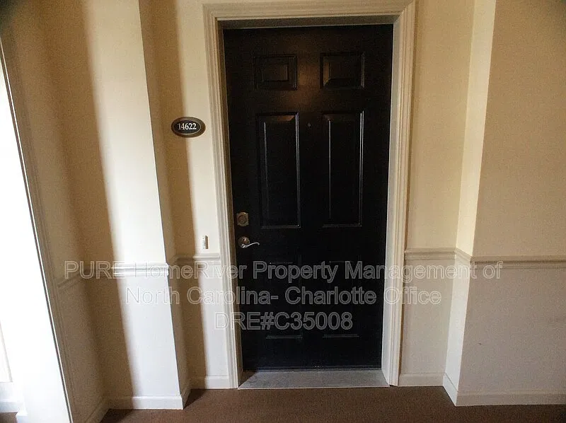 3 bed, 2.0 bath, 1294 sqft, $1,889 — Photo 1