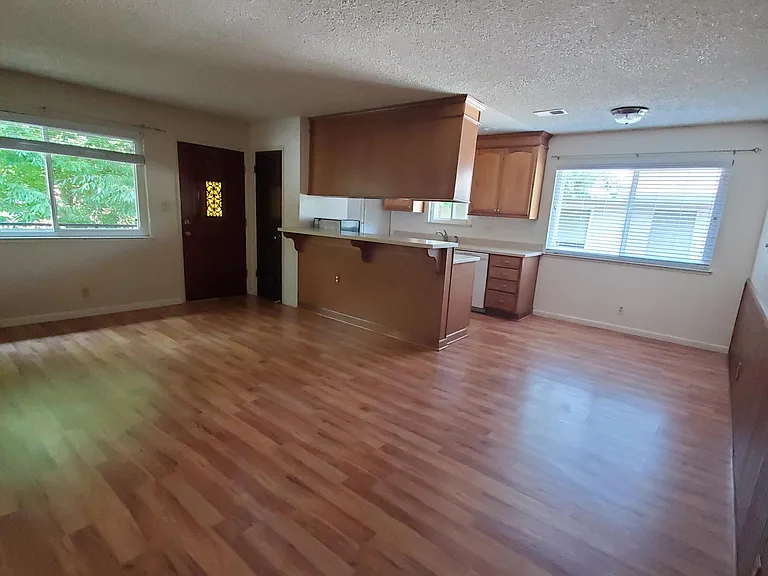 2240 Segundo Ct #4 — Photo 4