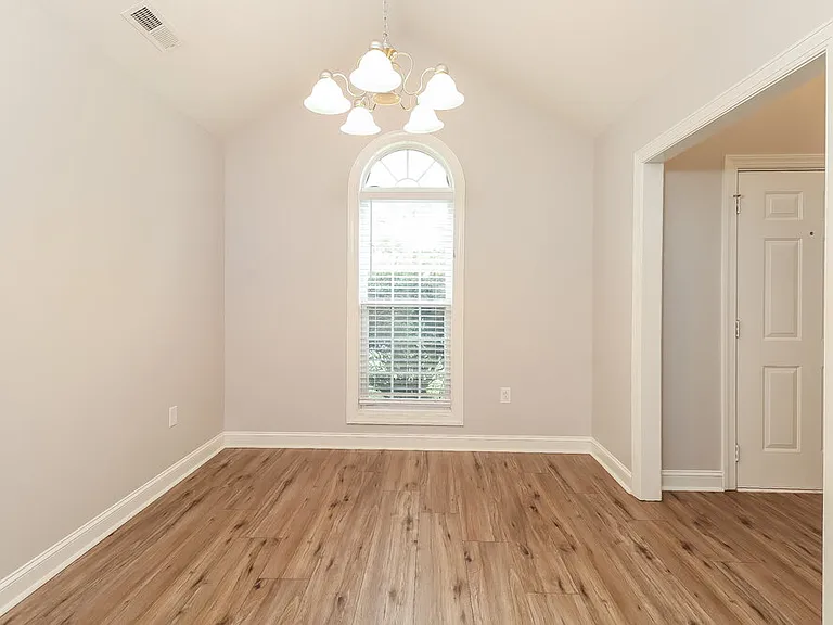 1052 Enderbury Dr — Photo 6