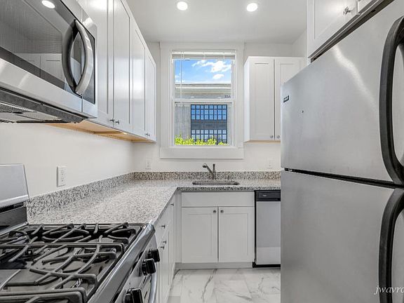 2nd image of 555 Pierce St #202-D